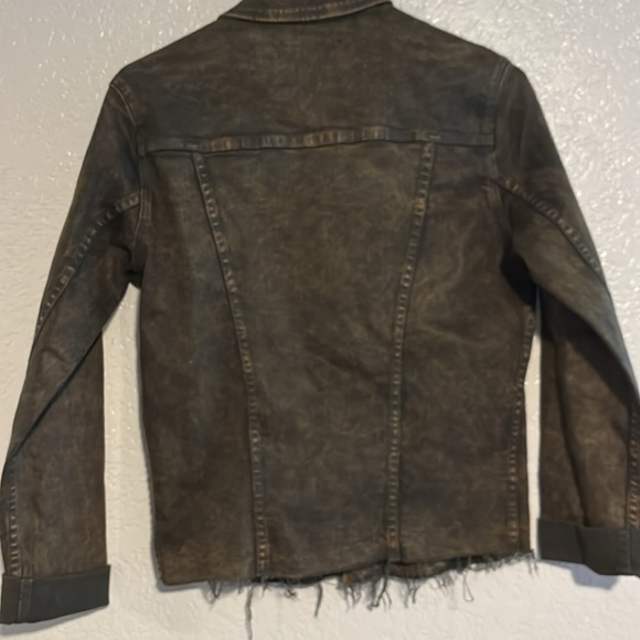 L'AGENCE Janelle Raw Cut Slim Denim Jacket
L'AGENCE - Picture 7 of 7